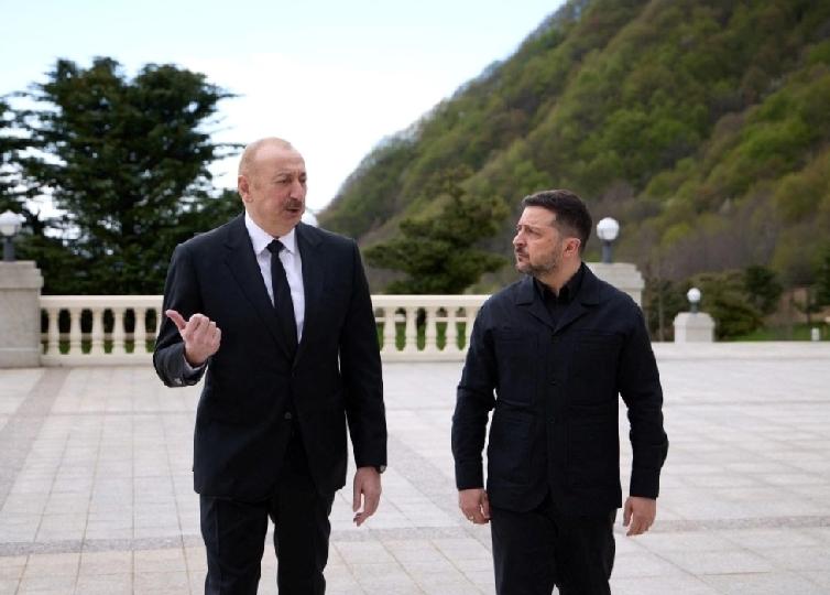 乌克兰总统泽连斯基（Volodymyr Zelenskyy）周六在阿塞拜疆首都巴