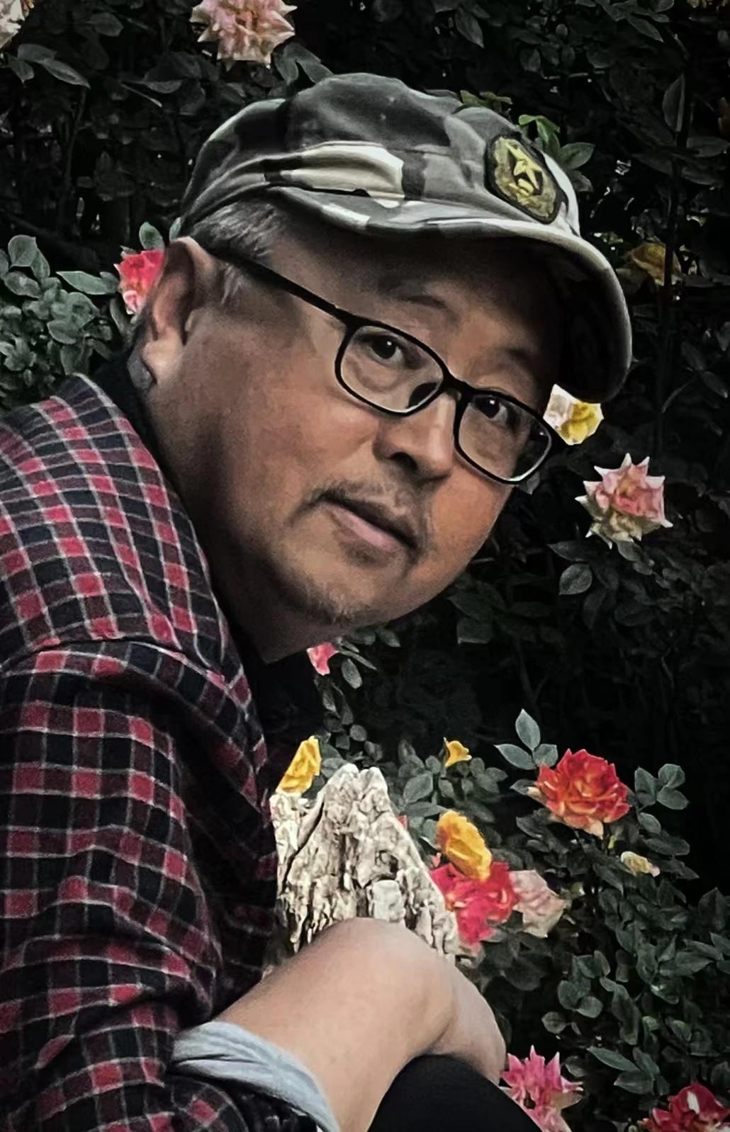 杨光（大风）1967年生于临沂，中国美术家协会会员、中国摄影家协会会员。多年来潜