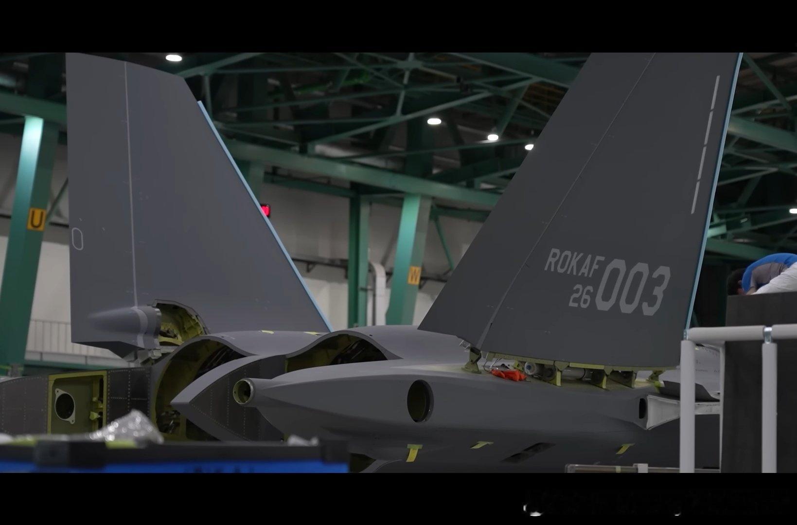 处于总装阶段的KF-21首架生产型26-003 