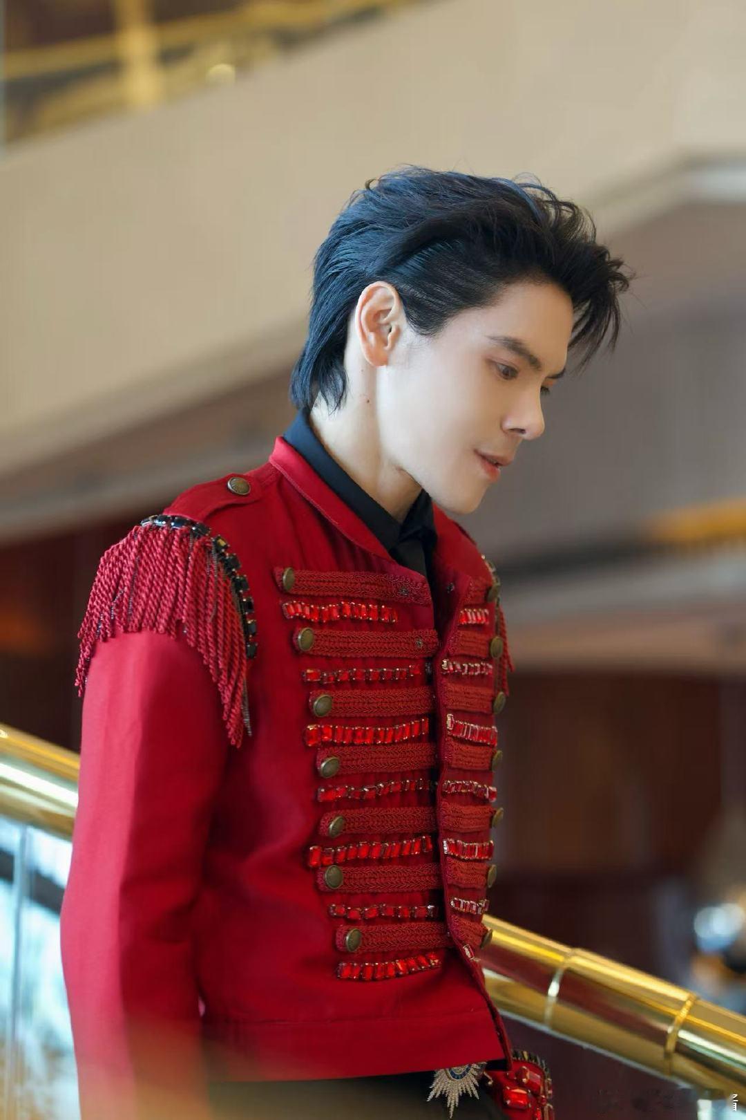 向佐时隔七年再获最佳演员奖 向佐获最佳短剧演员 喜报来袭！向佐拿下2026亚洲国