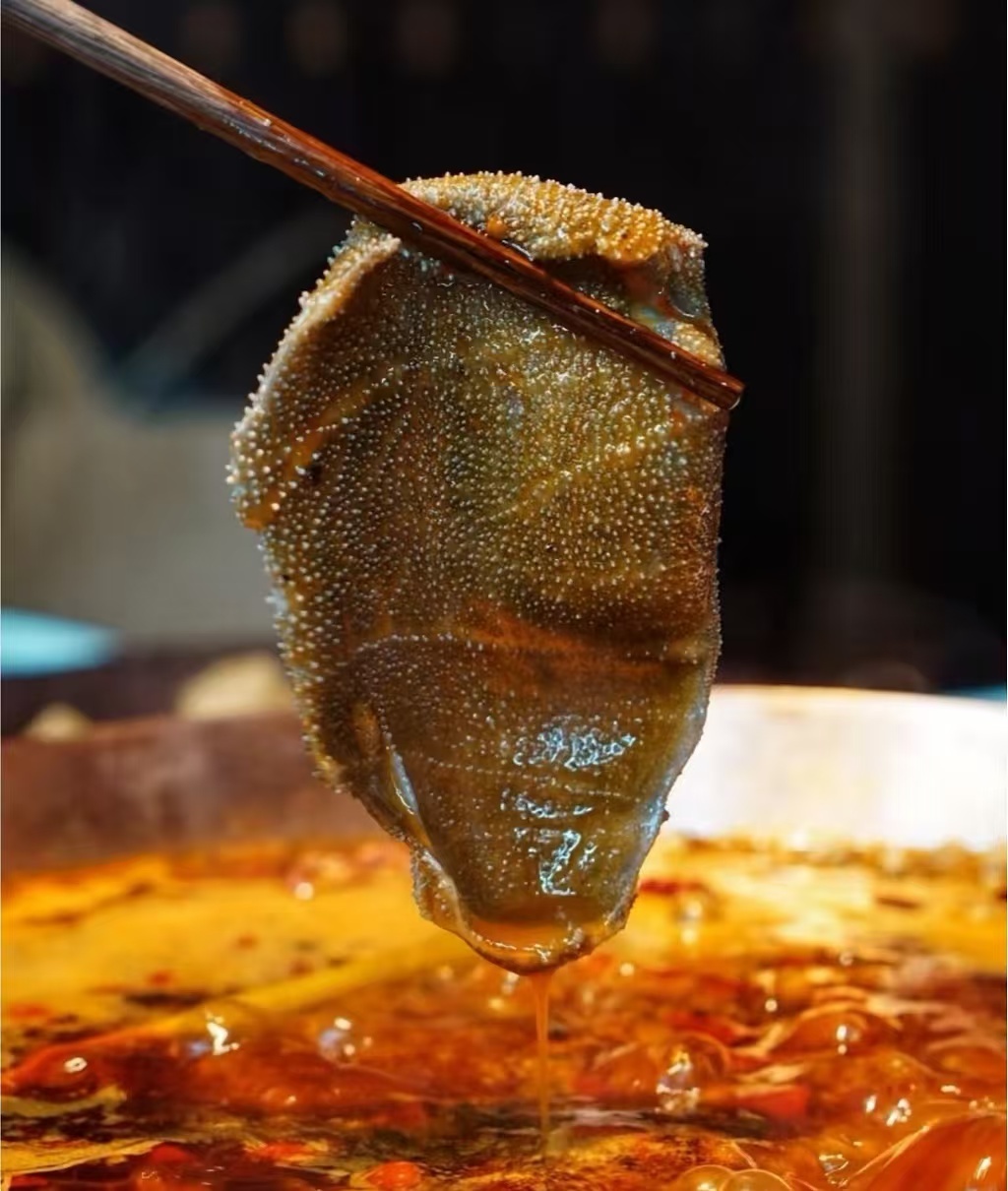 当代人的火锅三件套 毛肚必须拥有姓名！高蛋白低脂肪，吃起来毫无心理负担～ 滚烫红