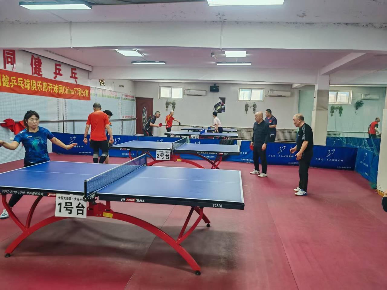 打球几十年来，我打球的地方太多了。而且，一个地方，呆的时间都是论年数。
年轻的时