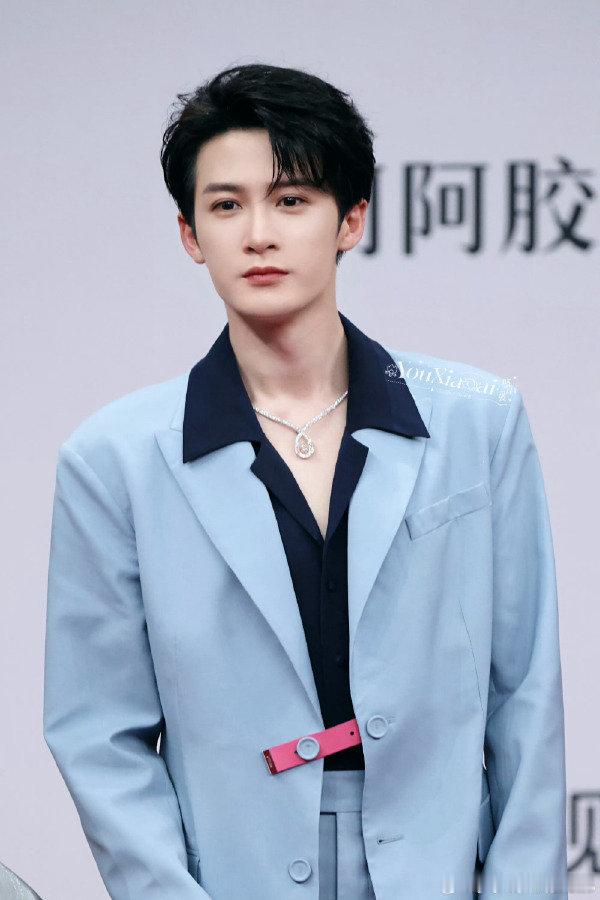 檀健次港风男神檀健次红毯说粤语檀健次红毯飙粤语谁懂啊！港风男神的 DNA 狠狠动