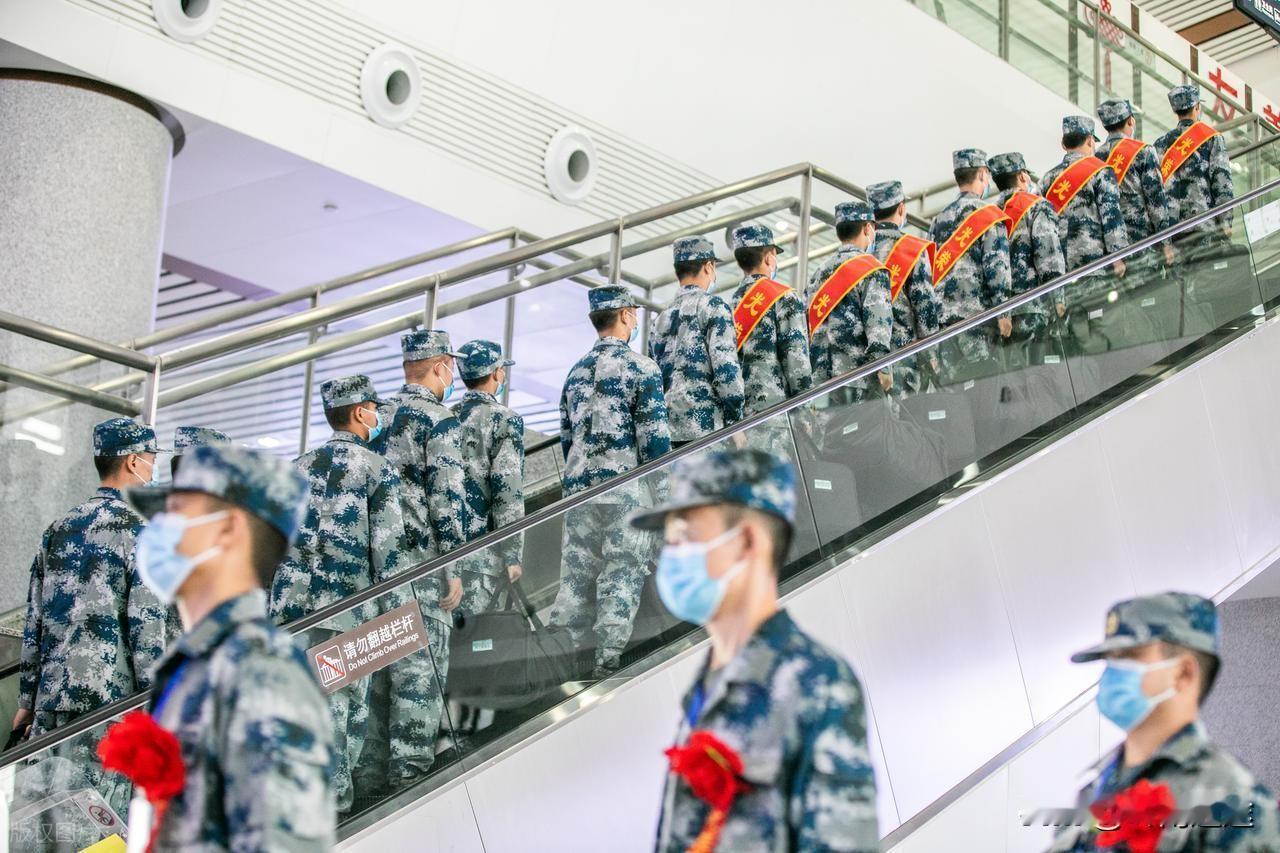 现在高考刚结束，很多青年可能进入了放松的状态，但我认为高考结束了，确实心里面一块