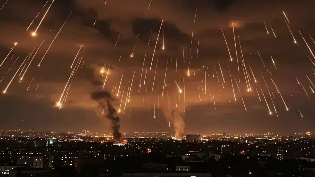 伊朗能扛住美国的军事打击吗现在美国已经打不赢了，已经在准备跑路了。伊朗这一次把美