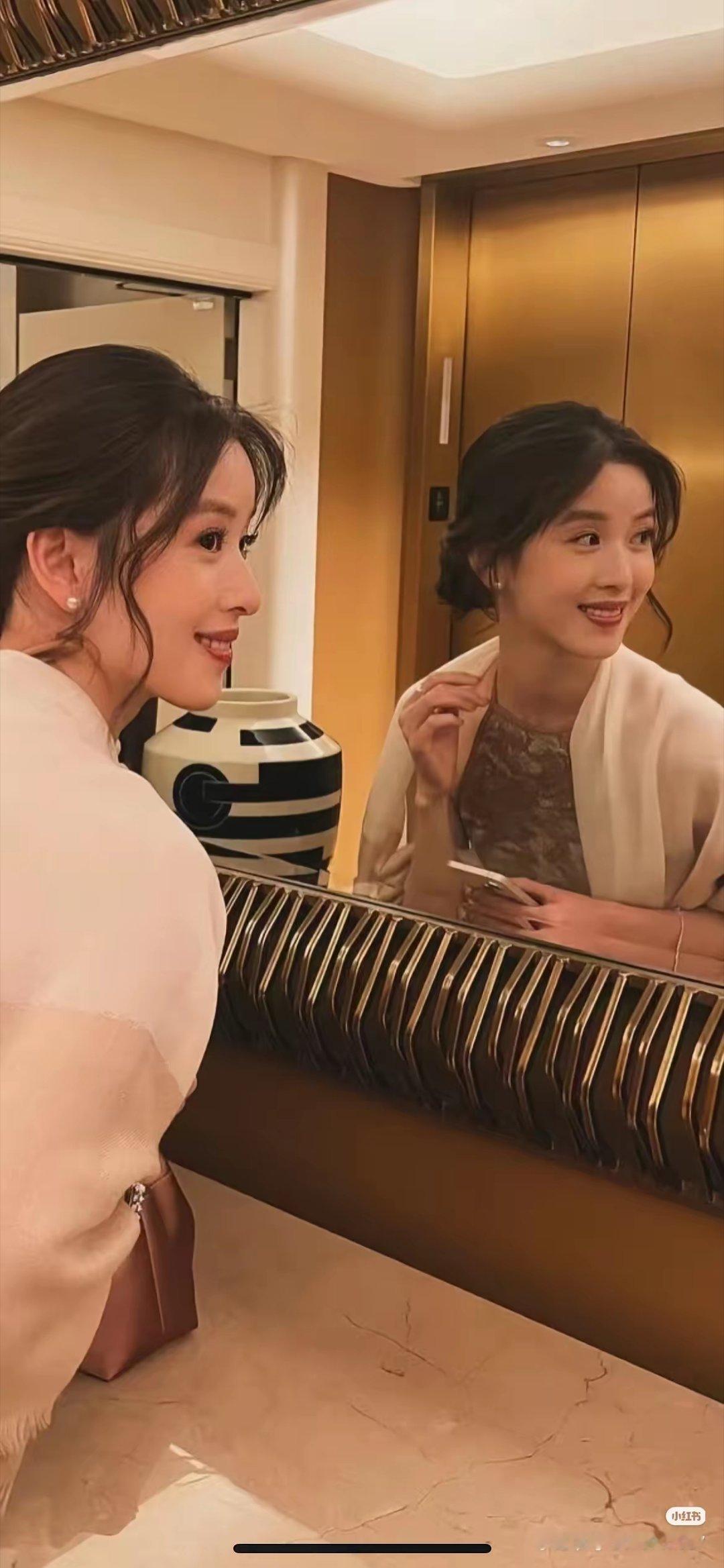 奉劝大家不要被章泽天骗了她的野心可不止做京东老板娘我有预感，她会成为下一个邓文迪