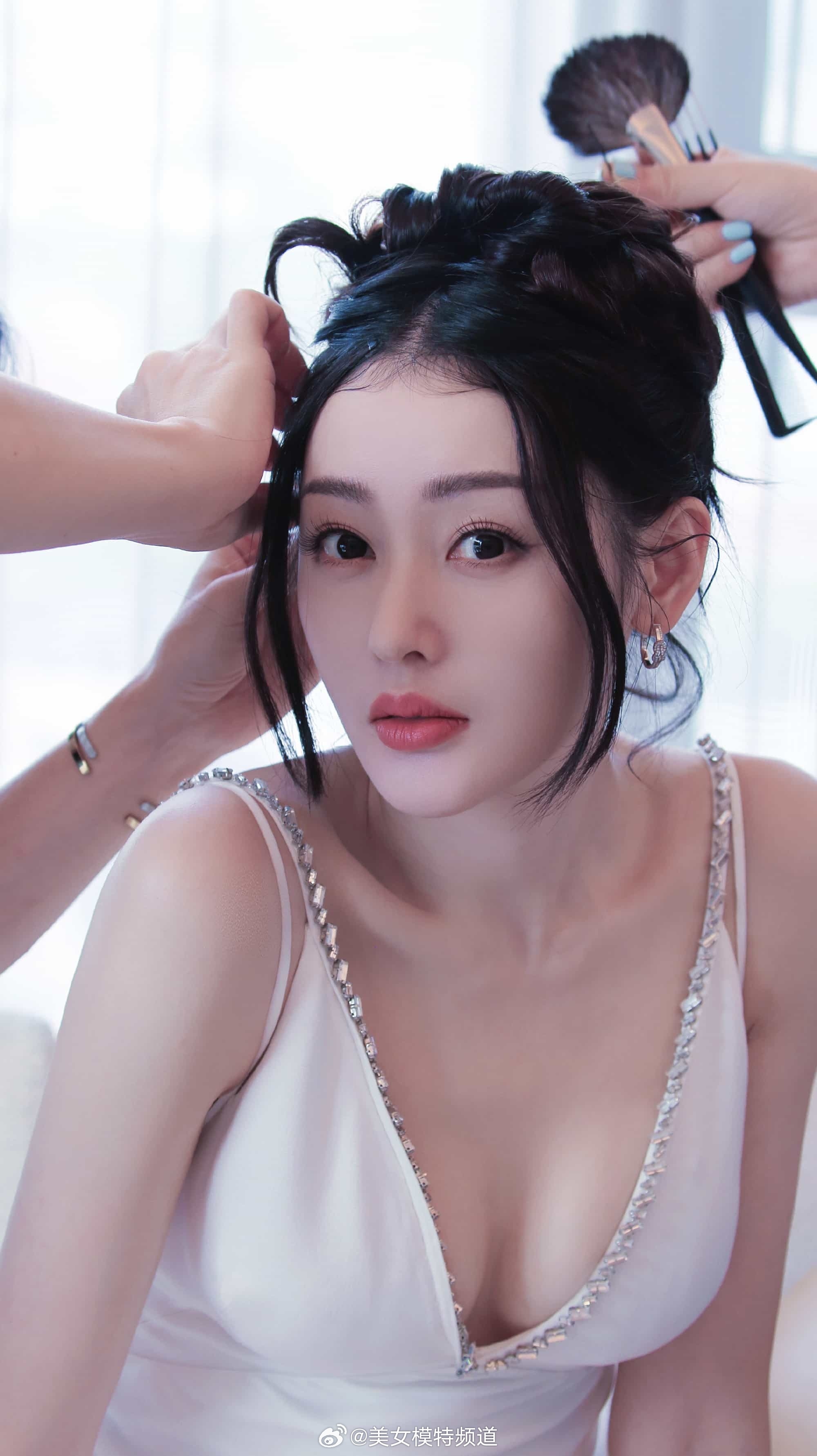 张天爱假日活动存货美照 