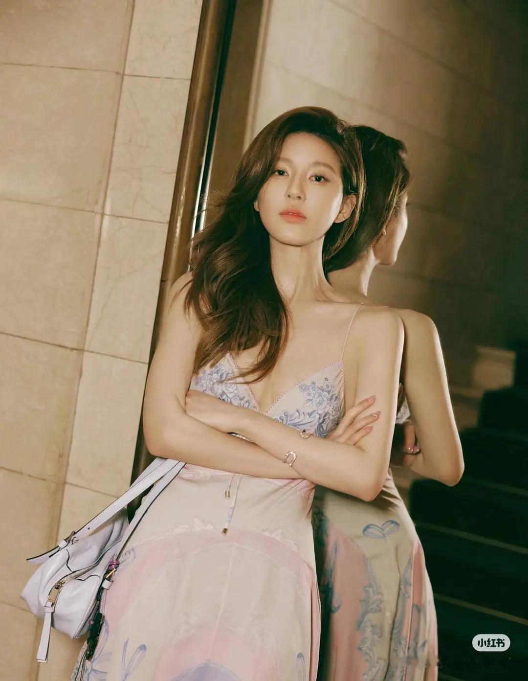 赵露思的这套衣服大家觉得怎么样 ​​​