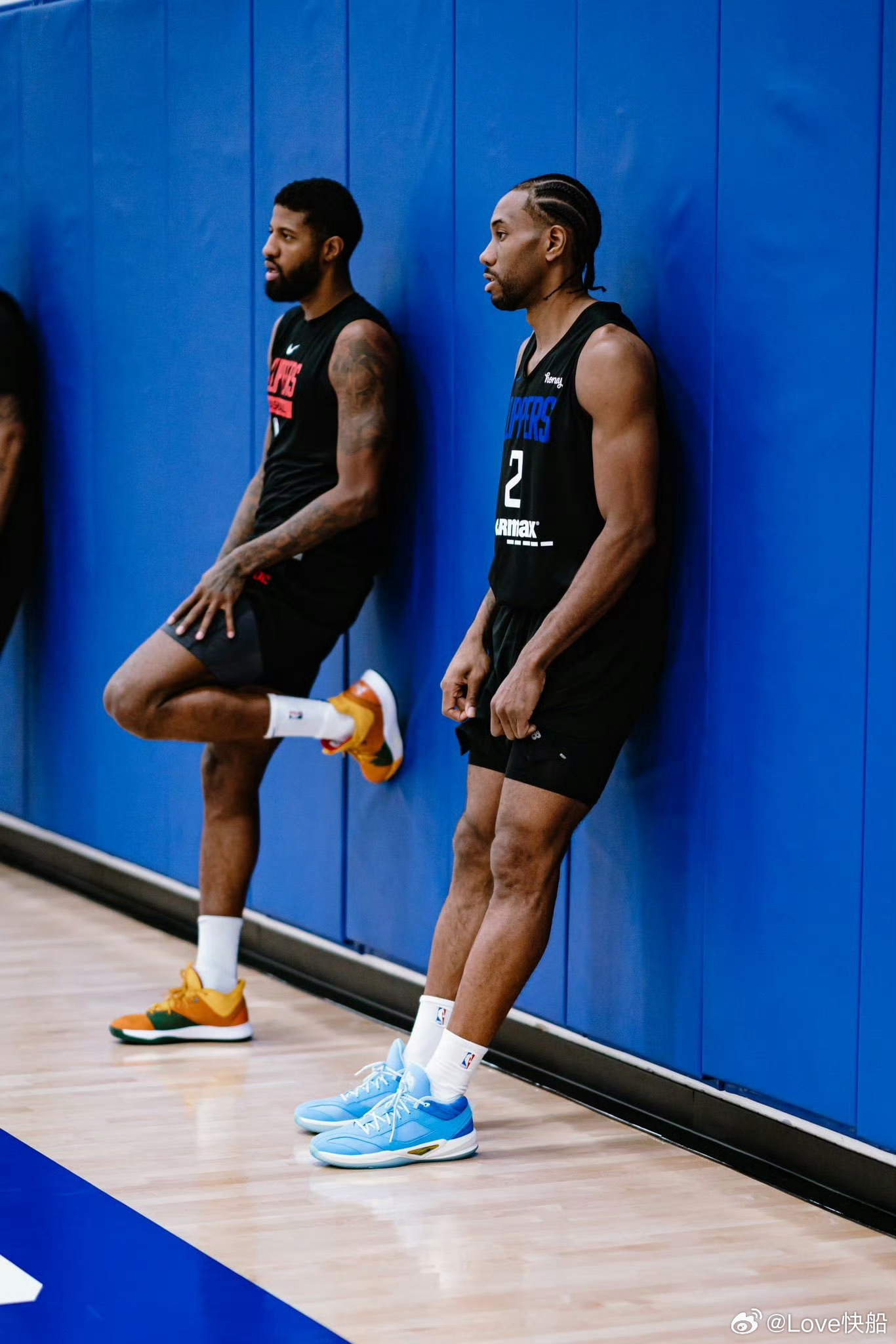 记者： 乔尔-恩比德今晚也迎来了复出，这位大个子在28分钟的上场时间里就砍下了3