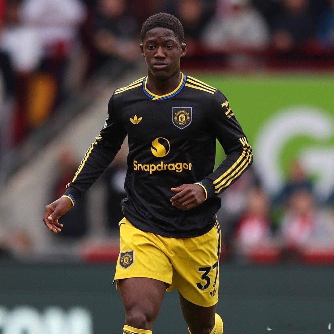 🚨 突发消息：科比·梅诺对目前在曼联的处境感到极度沮丧已无需多言。这位年轻球员