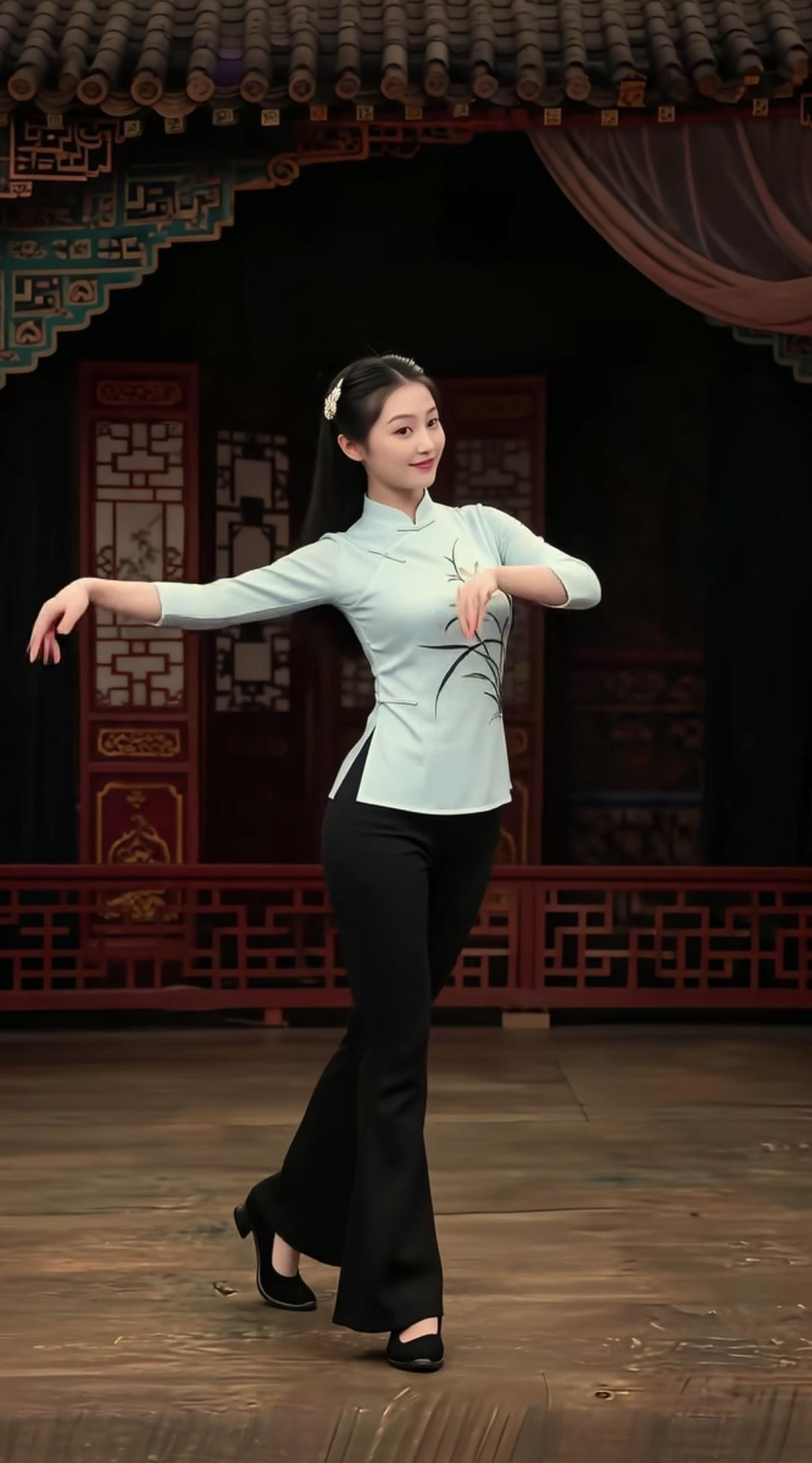 小青衫的绝美舞姿，透露着水乡少女的灵气。分享女神美图