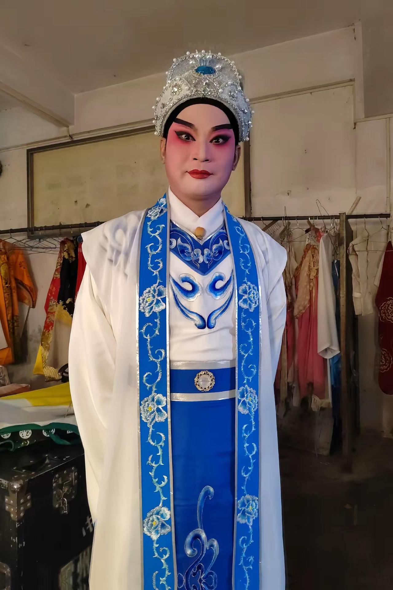 广东雷青粤剧团，著名文武生庞文龙，著名花旦吴雨丹。