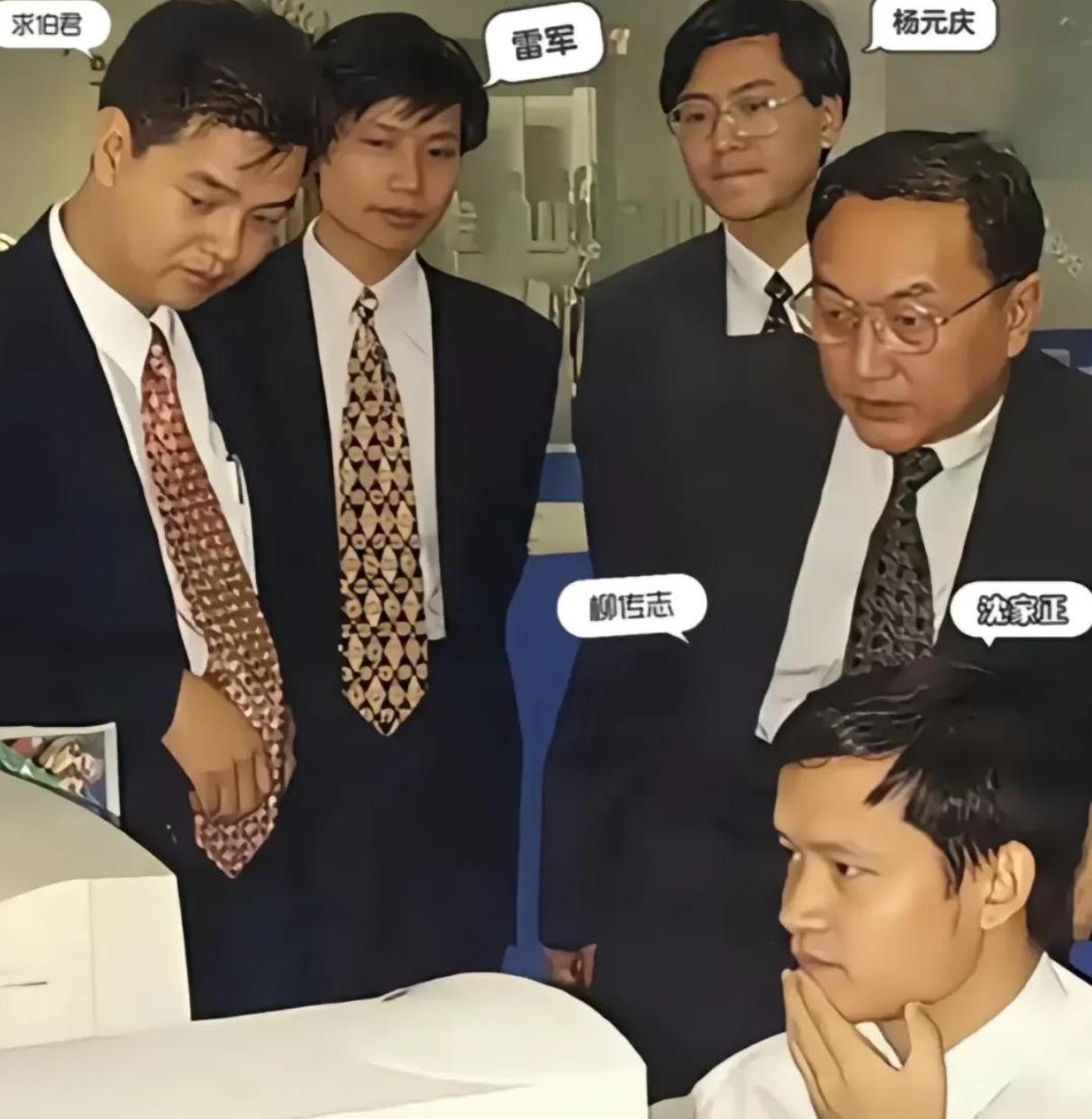 这张1998年的照片里面，现在全是中国IT史上举足轻重的人物。求伯君活得最通透，