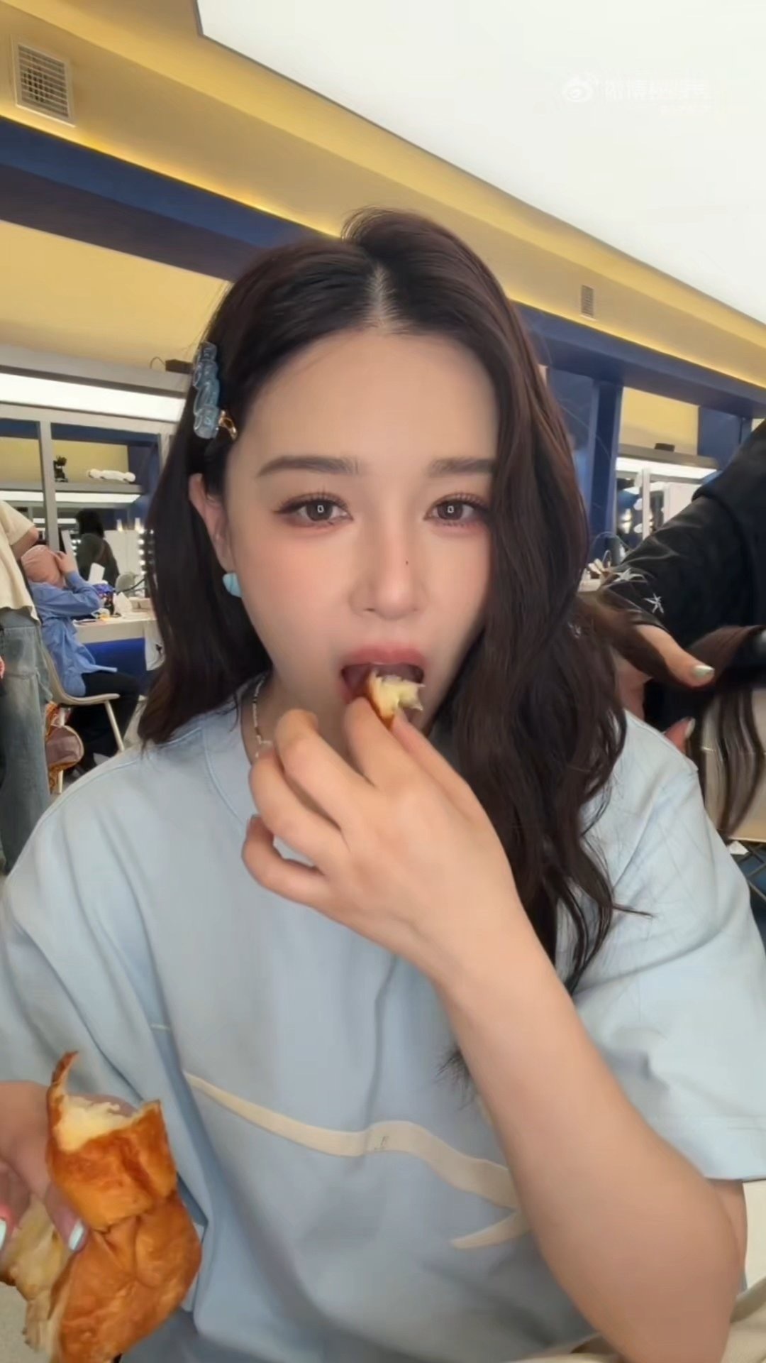 李小冉送的面包好吃到阚清子当晚饭吃李小冉送阚清子的面包到底有多好吃啊姐，能不能给