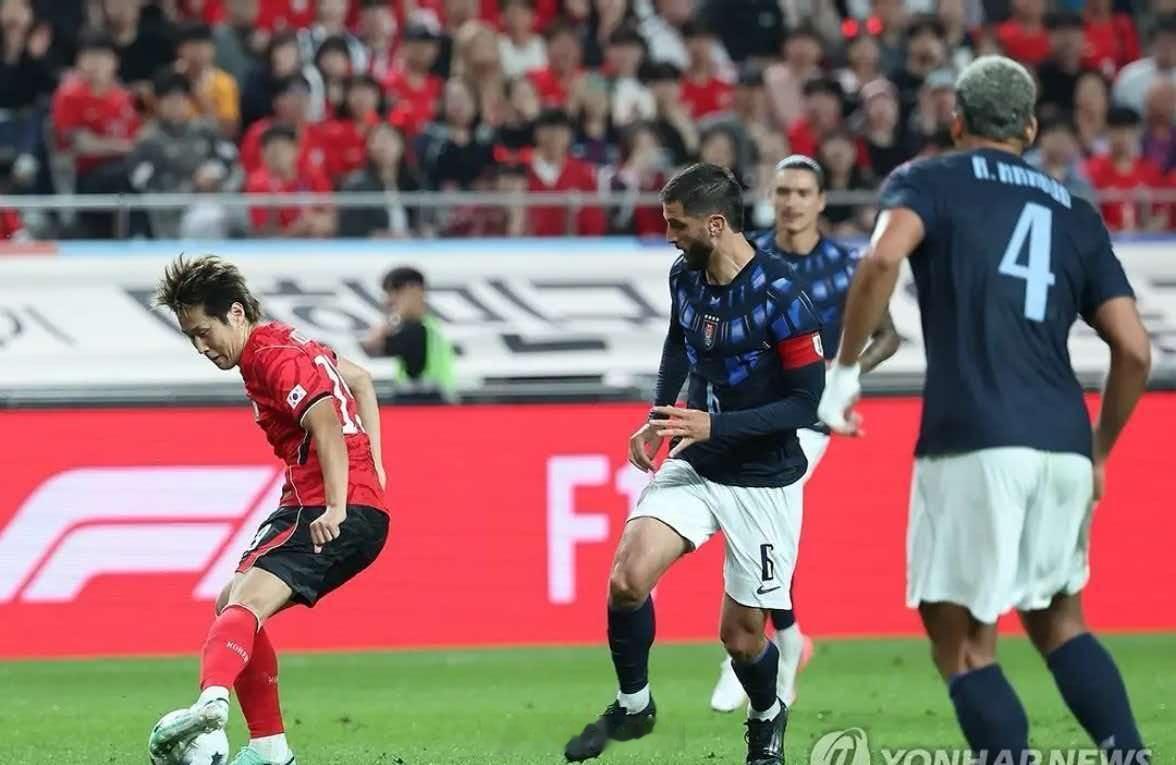 韩国1比4不敌乌拉圭国际足球友谊赛，韩国队主场对阵乌拉圭队。最终，韩国队主场1-