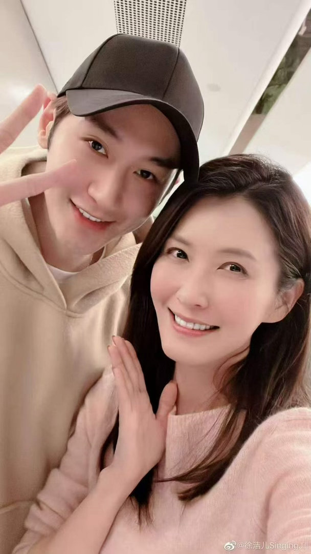 徐洁儿是拿了初代大女主剧本吧 徐洁儿的角色，放到现在看依然不过时。那些年的她，演