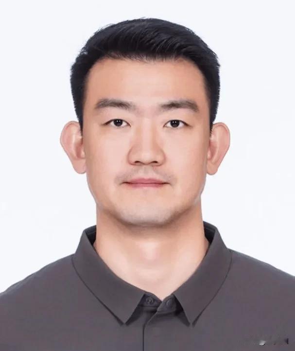 今天广厦输球，王博犯了两个错误:
第一，是傲慢之罪，上海队的李添荣季后赛打的是不