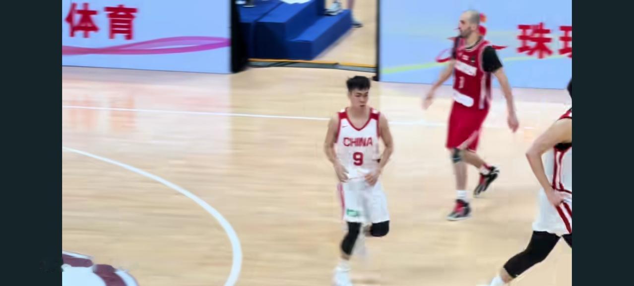 庞峥麟在国家队的地位更稳固了。中国男篮的三场热身赛取得了三连胜，庞峥麟作为替补后