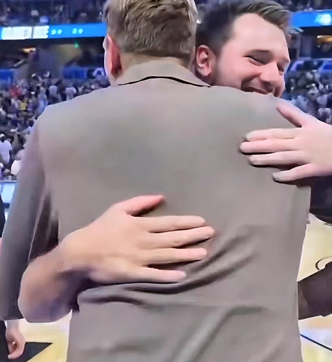 湖人季后赛优势几何？
今日小牛传奇球星诺维斯基在节目中为湖人公开摇旗呐喊，“这是