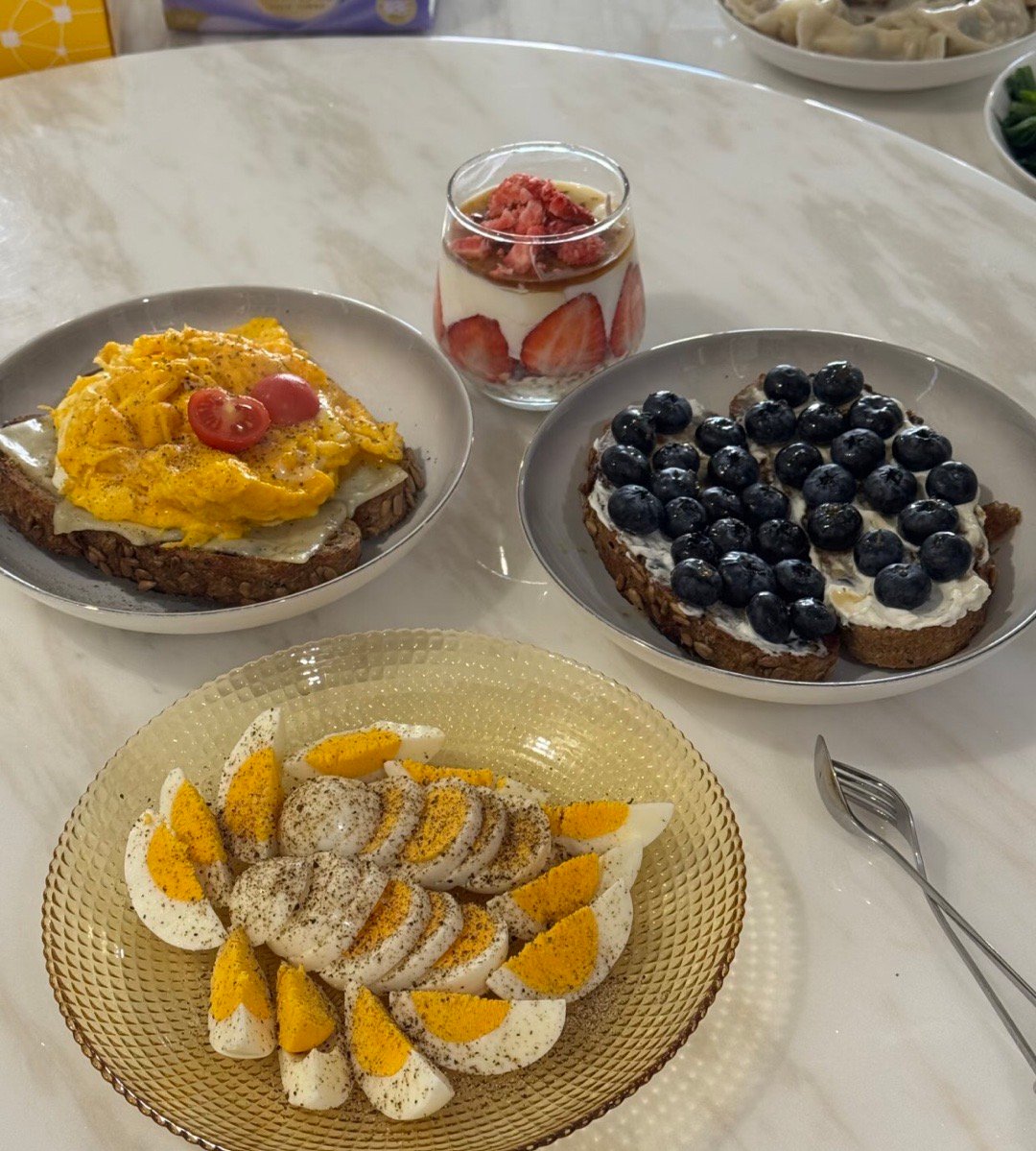 健身人就这样无痛刮痧每次练完哈克肩膀都会被附赠红印没有痕迹都不信自己练到位了疑似