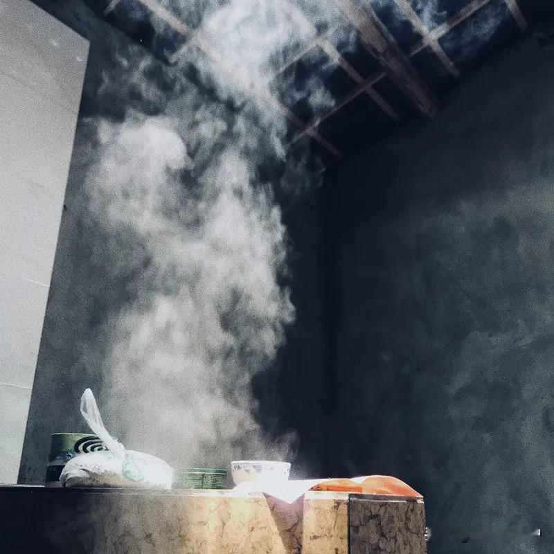 这部剧真的是我心里永远的白月光每次点开都像掉进时光宝盒，狠狠被双门洞的人间烟火气
