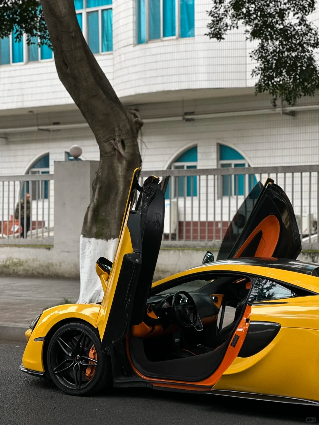 迈凯伦570S，香蕉色真的很漂亮绝美车片