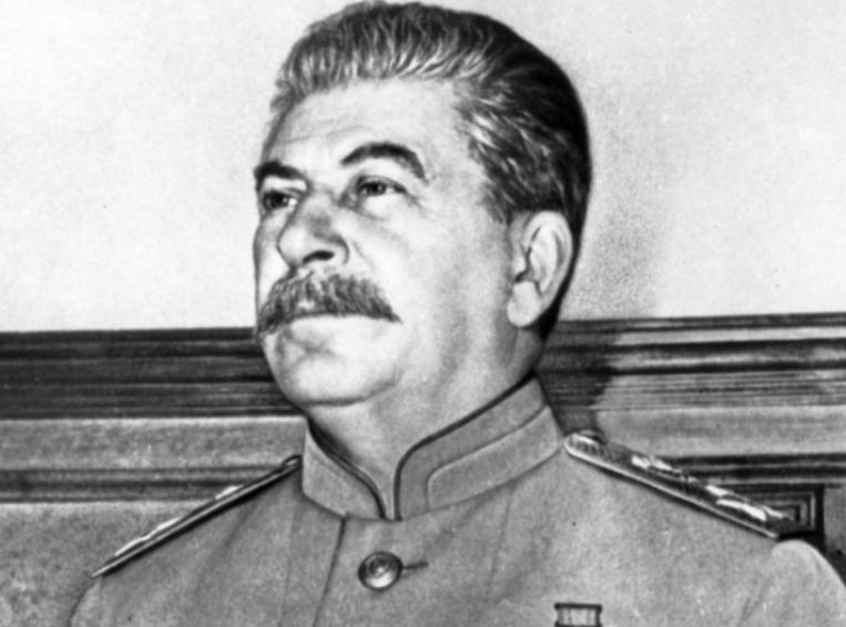 1941年，斯大林和朱可夫就如何应对德军进攻吵得不可开交，这时一记清脆的耳光声让