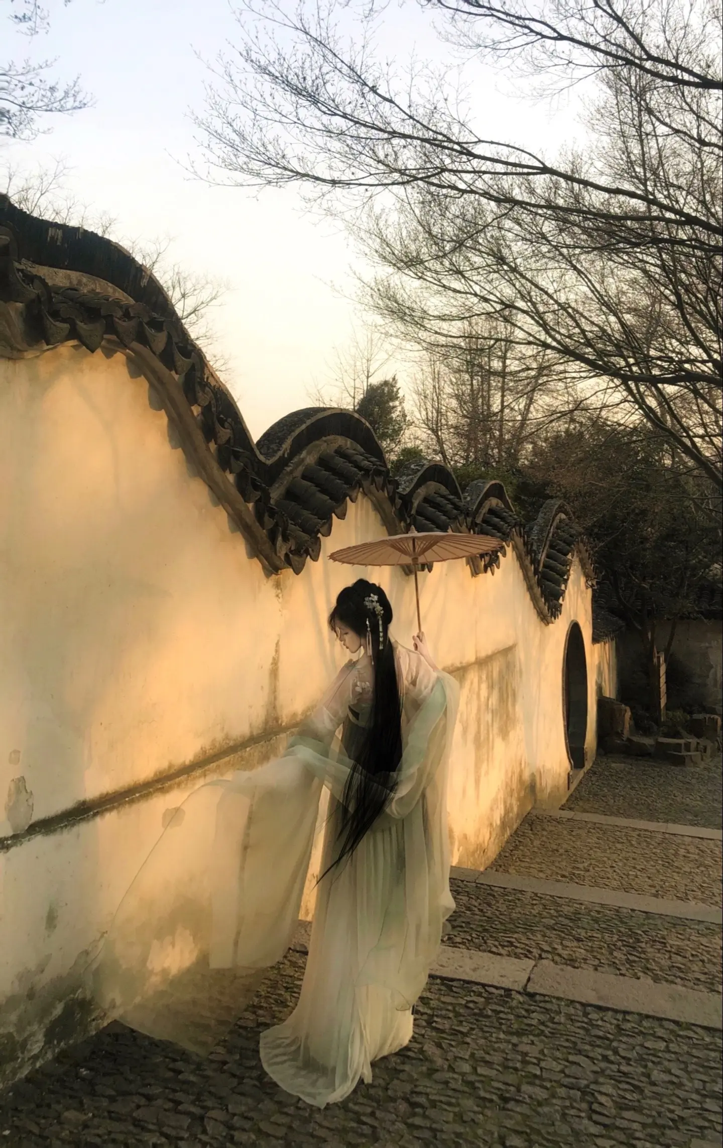 月光常常常常到故里 送回多少离人唏嘘