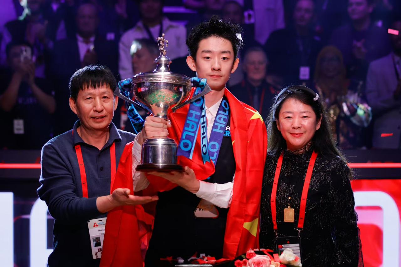 世锦赛终极战报：18-17夺冠，🇨🇳吴宜泽绝杀墨菲，第一位00够世锦赛冠军扬