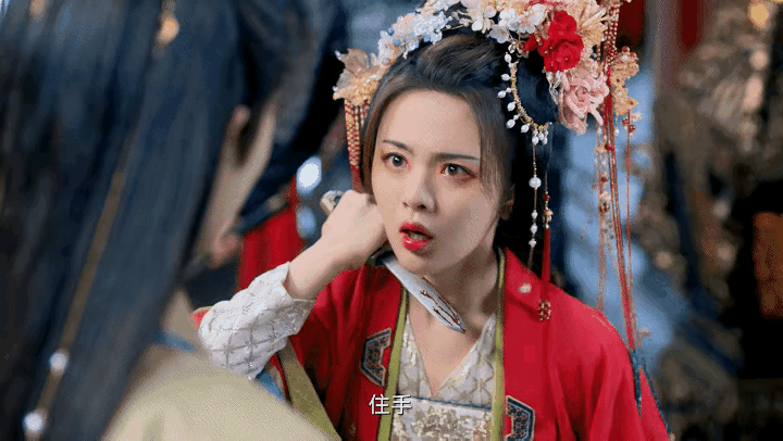现在真的是什么人都可以演电视剧了[捂脸]
我觉得应该先从配角开始演，磨磨演技，而