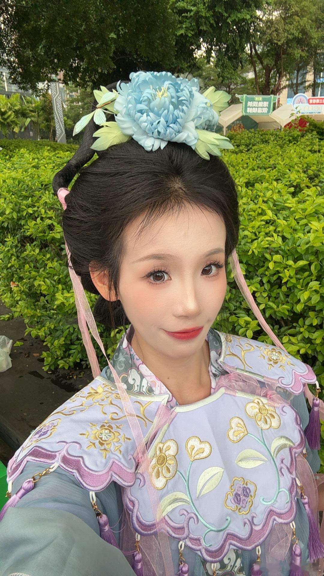 上广西电视啦！今天是紫荆花仙女噢，我们一起过三月三，晚点更新新图新视频～广西三月