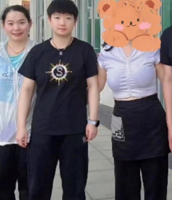 8月25日，街头偶遇孙颖莎，王楚钦最新代言，东电阿拉木图常规挑战赛宣传图呈现！