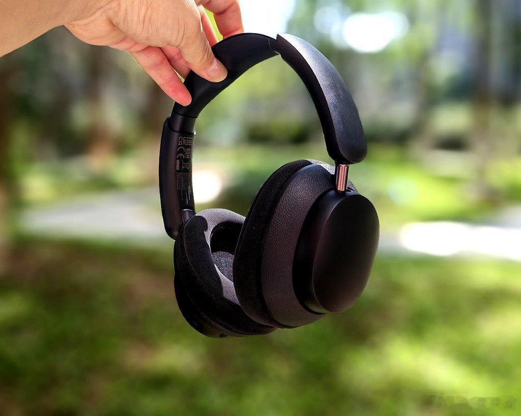 在音频设备百花齐放的当下，头戴式耳机凭借沉浸式体验仍占据重要席位。荣耀亲选 Co