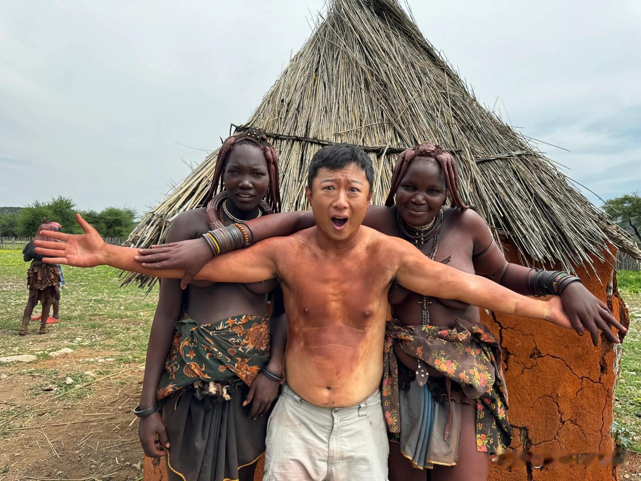 非洲女人有多开放？女人们竟想留我过夜！差点走不出红泥族
        不远万里