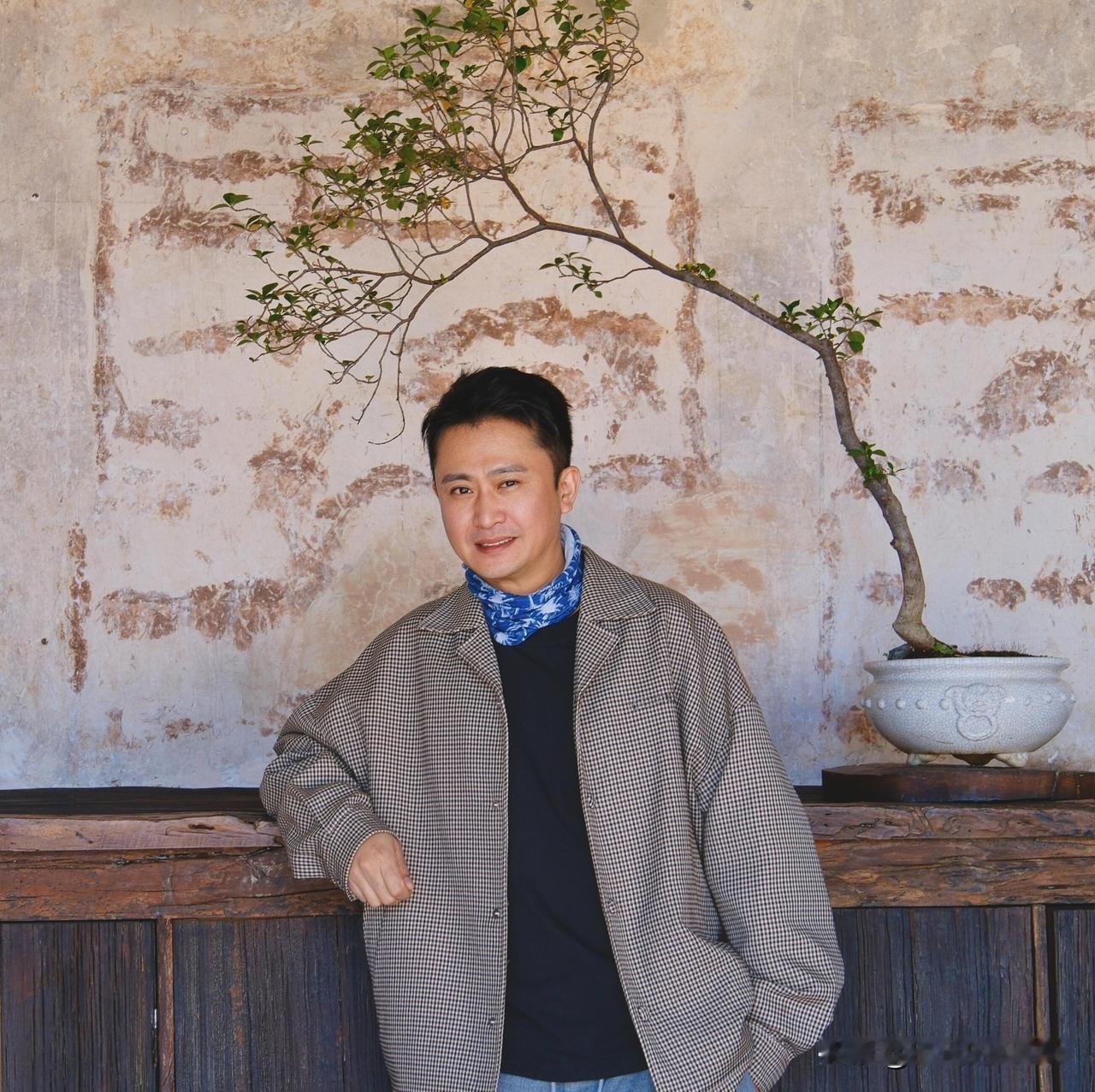 1月3日，央视主持人杨帆更新云南旅游plog，并配文“大理一座适合戴草帽的城市”