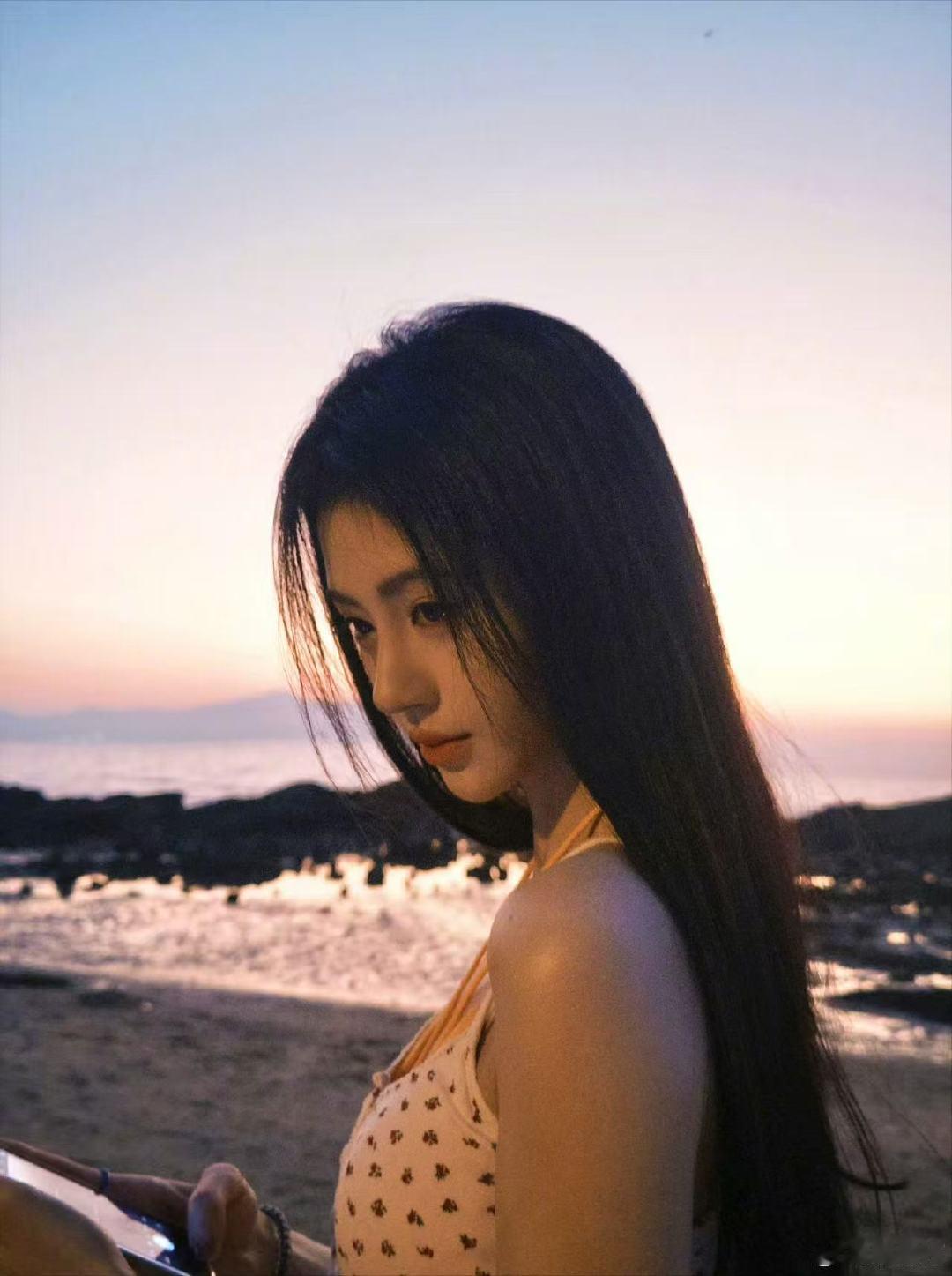 鞠婧祎落日plog鞠婧祎海边落日大片鞠婧祎落日plog来啦～好美啊！氛围感拉满了