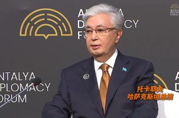 谁也没想到，哈萨克斯坦总统托卡耶夫，居然在国际大场合上，当着150多个国家代表的