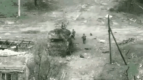 战争太残酷了，看看俄乌战场就知道。美国雇佣军在那可算遭老罪了，他们所在的连队伤亡