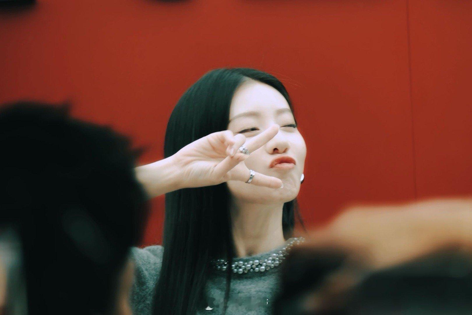 被王鹤润高帧率路透美到了 王鹤润的生图再次惊艳！高清镜头下皮肤细腻透亮，五官精致