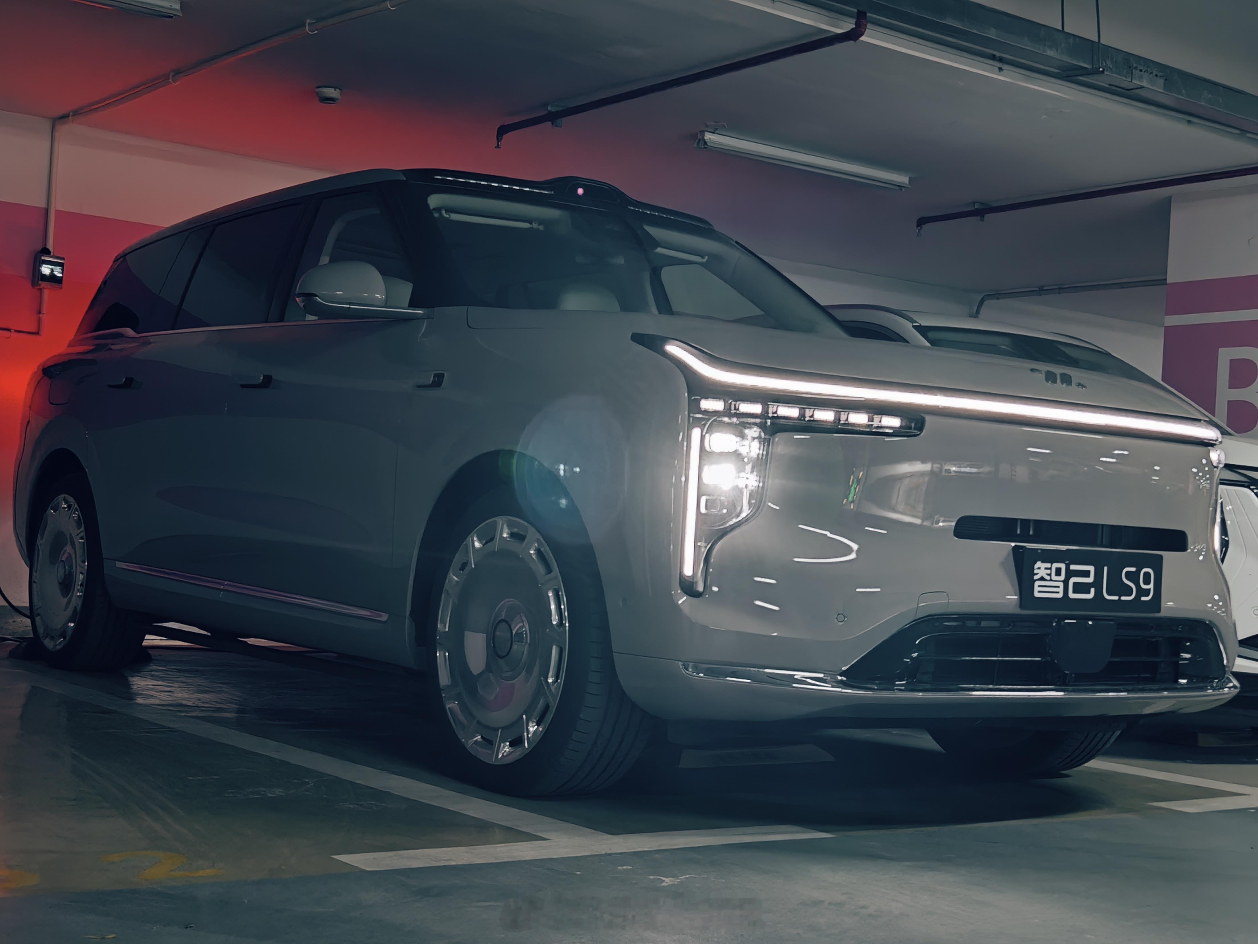 明天分享智己LS9 3小时使用感想完完全全真的超出我预期在有些地方简直就是行业标