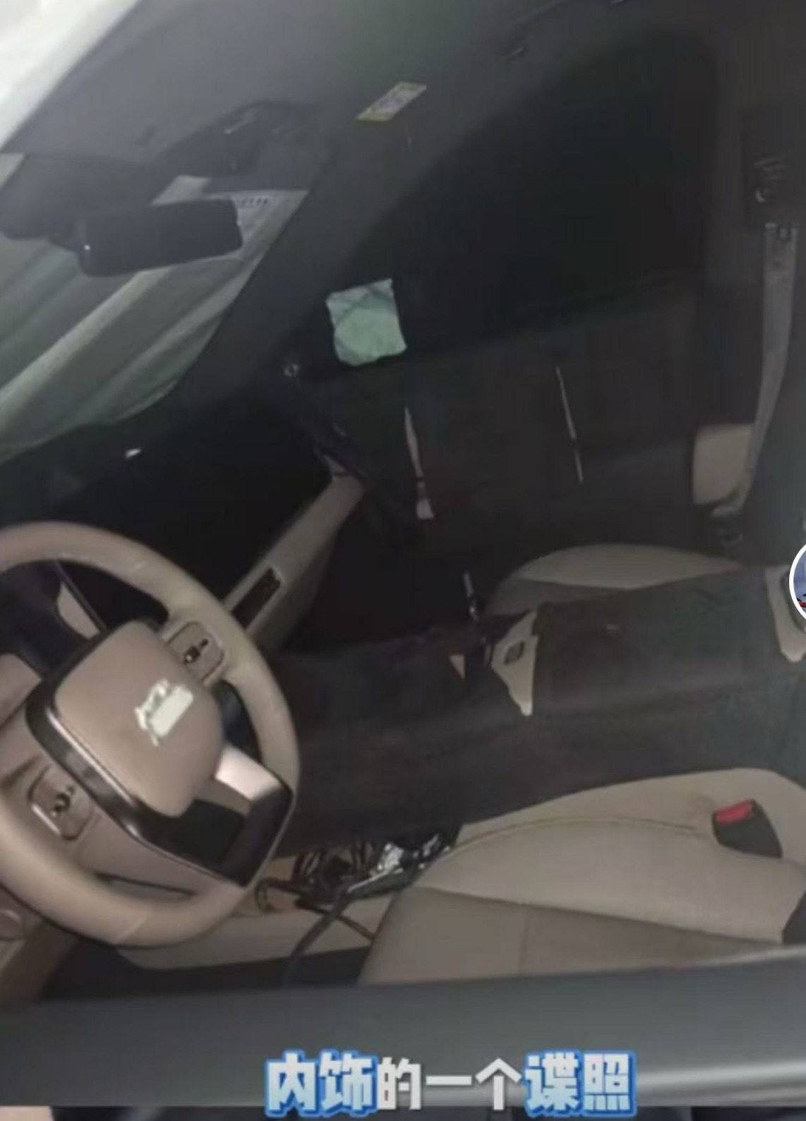 理想L9改款伪装车曝光，方向盘上的小屏幕居然取消了… 