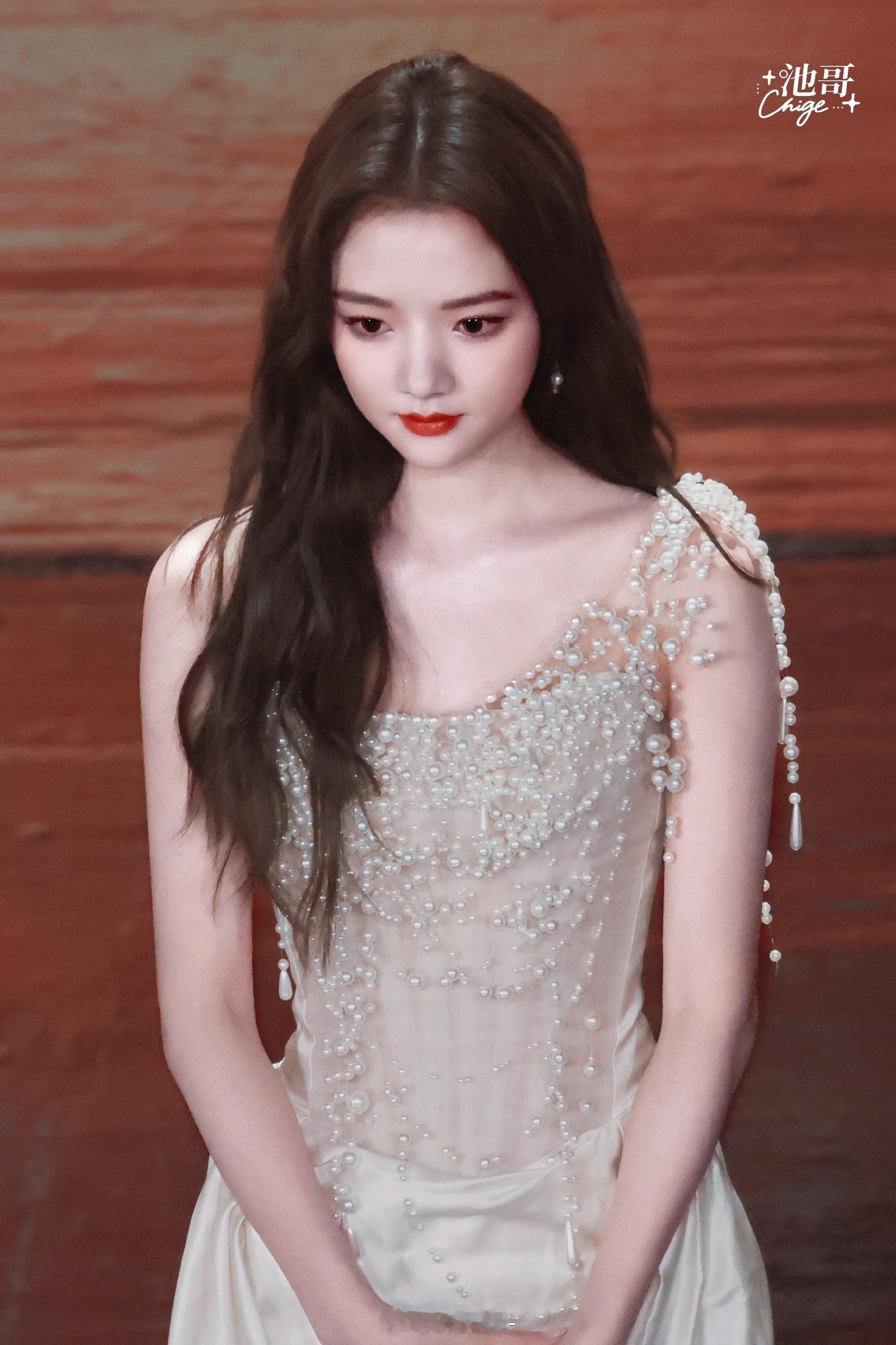 任敏💙任敏李媛 神情鲜活明媚，细碎小动作满是烂漫少女感