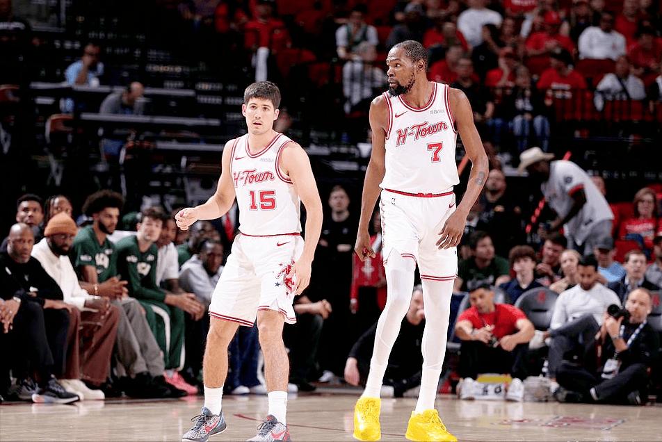 阿门的薪资肯定会超申京，因为申京续的太早了。按申京现在的地位，市场价应该是450