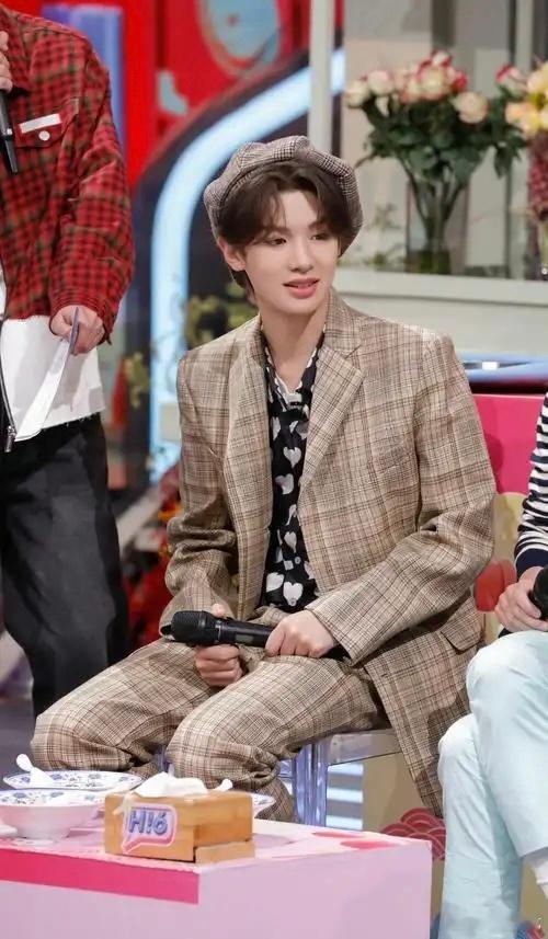 黄明昊[超话]   ⭐节目录制预告！《你好星期六 》9月4号录制嘉宾宣传录制黄明