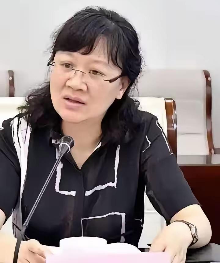 看到江苏省科技厅平台机构处处长郦雅芳接受调查的消息，周末好多人都愣了一下！
 
