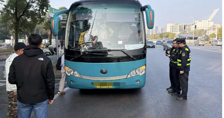 春游包车防踩坑，切记选择合规车辆