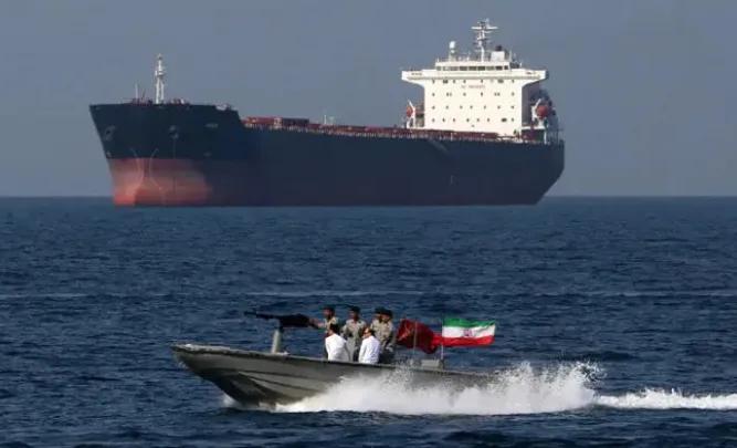 特朗普空欢喜一场？ 霍尔木兹海峡又关闭了，美方算计落空、酿其恶果！

伊朗周五一