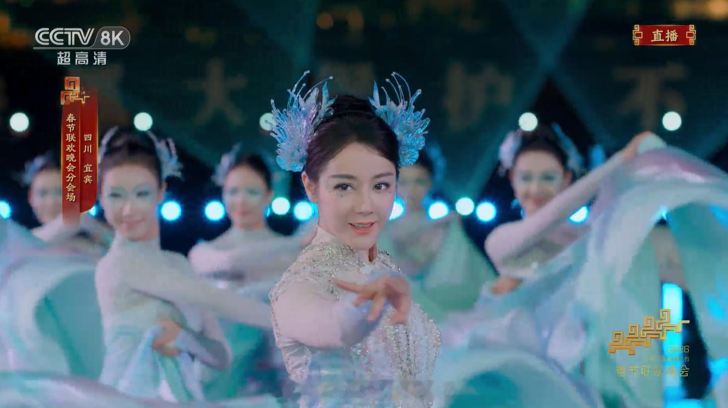 春晚 差点认不出这是迪丽热巴 