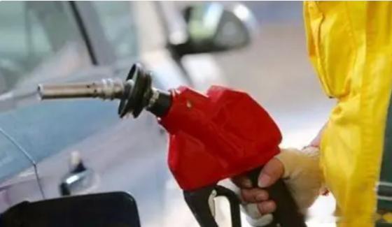 油价有望迎来年内首次下调扛过油价六连涨，终于等到好消息！年内首次降价今晚可能落地