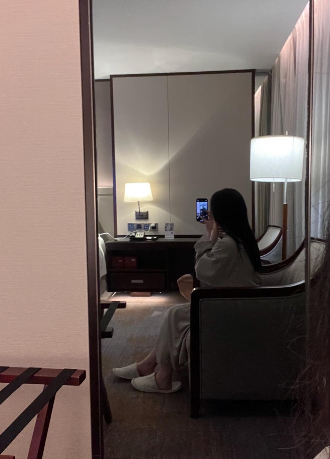 前段时间出差下榻的这家万豪，当天入住的时间比较晚，定的是行政大床，真的很想认真夸